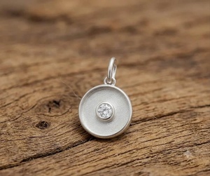 Colgante Minimalista de Plata de Ley 925 con Bisel Redondo para Resina de Leche Materna y Piedra de Nacimiento, Ideal para Creación de Joyas - Product Image 4