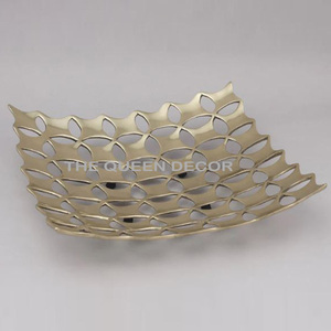 Ensemble de 2 bols à fruits en aluminium poli doré et argenté, forme géométrique, design fantastique - Product Image 2