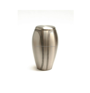 Urnes de crémation en aluminium élégant poli pour cendres humaines avec des éléments décoratifs idéaux pour les services commémoratifs et les expositions - Product Image 3