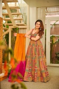Robe Anarkali en Soie Organza Multicolore à Imprimé Numérique, Col en V, Jupe Ample, Bordure en Dentelle, Élégante, Traditionnelle, pour Fêtes et Festivals - Product Image 2