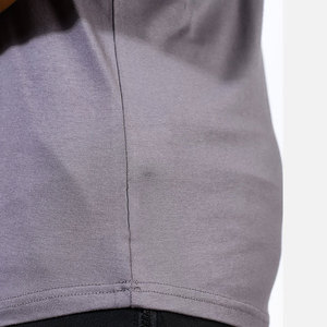 Camiseta sin mangas de algodón 100% de corte holgado para hombre, ideal para culturismo, yoga y gimnasio. - Product Image 6