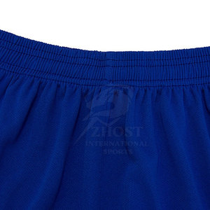 Tenue de football fabriquée en usine avec numéro et nom personnalisés, disponible en différentes tailles, couleurs et styles - Product Image 3
