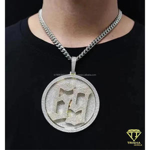 Colgante con Forma de Llave Inspirado en la Moneda India de Trisha Jewels, Completamente Adornado con Moissanita, Plata 925 Chapada en Oro Rosa, Estilo Hip Hop - Product Image 2