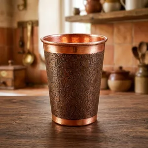 Gobelet artisanal en verre gravé en cuivre pur, motif floral, tasse ayurvédique pour servir l'eau et les jus, pour la maison et la cuisine - Product Image 3