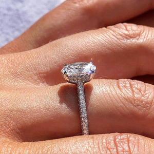 Bague solitaire unique en diamant blanc taille ovale pour elle, cadeau d'anniversaire en argent sterling, bijoux de soirée - Product Image 2