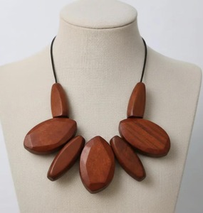 Collier en bois personnalisé avec logo, finition lisse, vente en gros directe usine - Product Image 1