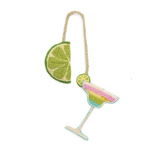 Élégant porte-clés brodé de perles de rocaille, accessoire tendance, breloque perlée à la mode - Product Image 1