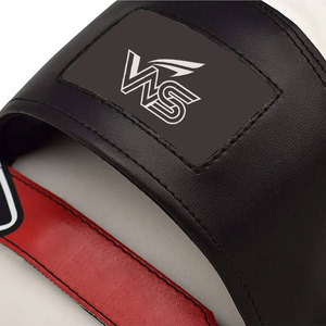 Pad de boxe en cuir de haute qualité avec rembourrage en mousse épaisse, revêtement en tissu durable, poignée confortable, respirant et écologique - Product Image 6