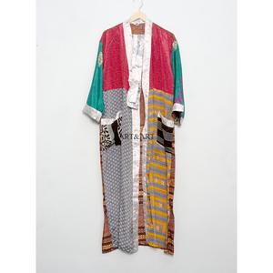 Kimono de Seda Vintage Hecho a Mano en India - Bata Térmica Suave, Transpirable, de Secado Rápido y Elegante para Dormir para Mujer - Product Image 2