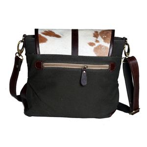 Sac bandoulière en cuir de vachette et toile fait main, motif abstrait, avec chaînes et fermeture éclair pour femme, stock disponible aux États-Unis - Product Image 5