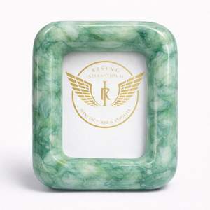 Cadre photo personnalisé en résine, dernier cri, très tendance, pour la décoration de la maison et du bureau, design élégant, parfait pour les cadeaux et la présentation, en vente. - Product Image 5