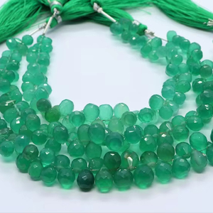 Perles en Onyx Vert Naturel Facettées en Forme de Goutte 4x6-6x8 MM, Perles Gemmes en Onyx en Forme de Goutte, Fil de Perles Naturelles en Forme de Goutte de 7 Pouces, Vente en Gros - Product Image 1