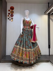 Conjunto de Lehenga Choli de seda con efecto mantequilla, estampado digital, con encaje y pedrería, Dupatta de encaje, largo hasta el suelo, para fiesta, para mujer - Product Image 3