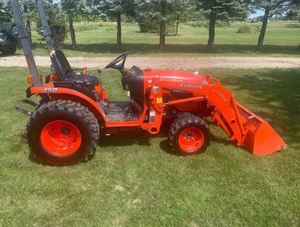 Tractor cortacésped Kubota B2320 usado con cuidado pero en buen estado, en venta a precios con descuento. - Product Image 5