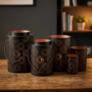 Pot à bougie votive en métal noir mat avec motif de points dorés, cylindre, décoration d'intérieur - Product Image 4