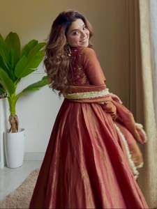 Robe Anarkali de créateur pour femmes, nouveau style élégant, robe longue de soirée pour les occasions festives et spéciales - Product Image 2