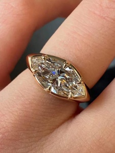 Bague de fiançailles avec diamant de laboratoire taille marquise 2 carats, certifiée IGI - Product Image 4