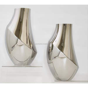 Vase à fleurs décoratif en métal de qualité supérieure, adapté aux projets de design d'intérieur contemporains - Product Image 5