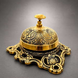 Cloche de bureau en laiton massif embossé – Cloche de table vintage, sonnette de comptoir de service de style antique - Product Image 1