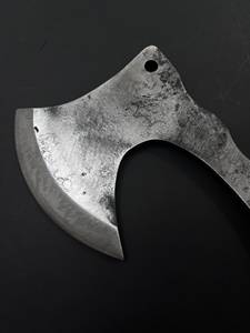 Hache viking en acier carbone forgé à la main avec manche en bois de noyer : hache de camping - Product Image 2