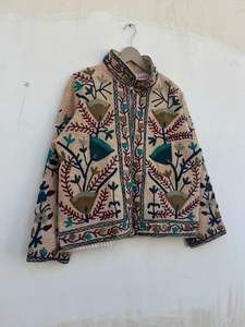 Veste en coton gaufré brodée à la main Suzani |   Manteau d'hiver ethnique coloré |   Cadeau pour elle : Veste - Product Image 2