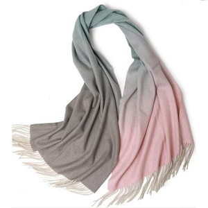 Écharpe de luxe personnalisée pour femme en mélange de laine douce, finition élégante et style tendance pour l'hiver - Product Image 3