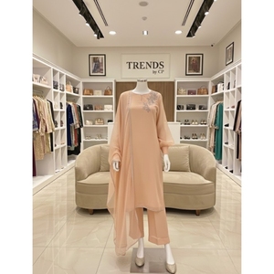 Elegante Traje Anarkali de Tres Piezas en Chifón |   Salwar Kameez Formal Cosido con Bordado para Bodas y Fiestas - Product Image 2