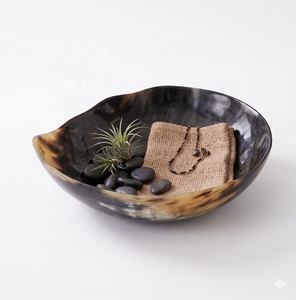 Tazón de Cuerno de Búfalo Pulido, Hecho a Mano, Tazón para Ensalada Artesanal, Vajilla Ecológica y Sostenible, Decoración para Cocina y Hogar - Product Image 1