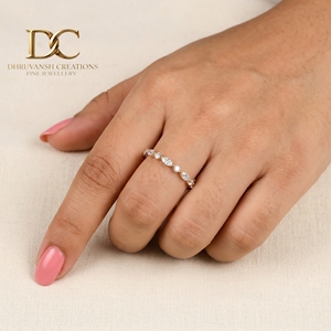 14 Karat Massivgold-Ring mit Labor-Diamanten in Brillant-Rund- und Marquise-Schliff, Damenschmuck, IGI-Zertifiziert, Luxuriöser Ehering - Product Image 4