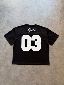 เสื้อยืดคอกลมผ้าตาข่ายระบายอากาศคุณภาพสูงแบบ OEM สกรีนลายละเอียดแน่นหมายเลข 03 พร้อมดีเทลการตกแต่งแบบ Piping สไตล์สตรีทแวร์ - Product Image 5
