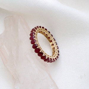 แหวนทองคำ 14k สีเหลืองประดับทับทิมรูปไข่ทรงโอวัลแบบเต็มวงจาก Memoria Jewels ขายส่ง - Product Image 4