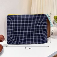 Tas Rias Kotak-kotak Klasik Portabel Sempurna untuk Penggunaan Saat Bepergian Tas Alat Tulis dengan Desain dan Penyimpanan yang Luas serta Warna-warna yang Menarik