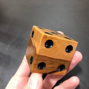 Letrero de Madera Grabado a Mano Único y Sostenible para Decoración de Mesa con Diseño Personalizable - Product Image 1