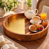 Plateau de service rond en bois naturel émaillé |   Plateau de table décoratif à accents dorés avec poignées découpées, ensemble de service pour la maison et la cuisine, idéal comme cadeau