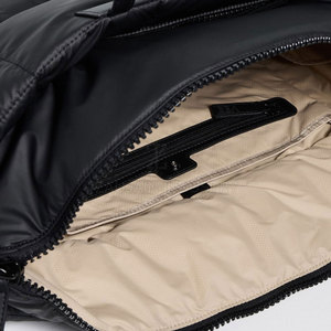 Sac matelassé à bas prix, sac à bandoulière léger en matière douce, grande capacité de rangement, style fourre-tout pour les voyages et le quotidien - Product Image 4