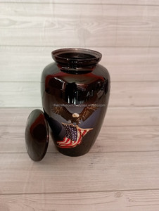 Urna Funeraria Grande de Latón Estilo Americano Personalizada al por Mayor para Cenizas Humanas con Grabado de Corazón y Acabado Dorado - Product Image 4