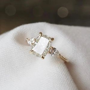 Bague de mariage de luxe pour femme, diamant de laboratoire taille coussin de 3 carats, couleur D, plaqué or 14K, certifiée IGI, Global Gems R02849 - Product Image 2