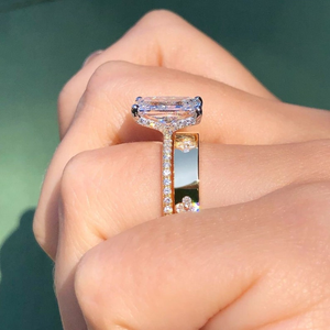 Bague de fiançailles élégante en or massif avec diamant blanc taille radiant serti clos - Product Image 2