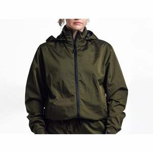 Veste coupe-vent pour femme OEM ODM, légère, imperméable, fermeture éclair intégrale, veste de sport d'extérieur, logo personnalisé, faible MOQ disponible - Product Image 2