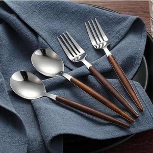 Juego de Cubiertos de Acero Inoxidable con Mango de Madera de Lujo, Acabado Mate, Cubertería Moderna para el Hogar, Hotel, Restaurante - Product Image 1