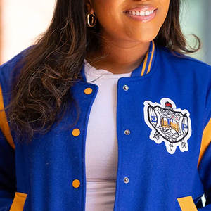 Veste de baseball varsity pour femme de qualité supérieure, coupe courte et ajustée, broderie de logo personnalisée, paillettes, mélange de coton, couleur personnalisée, vente en gros - Product Image 4