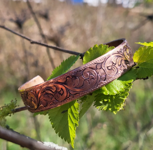 Bracelet en cuivre gravé motif défilement, écologique et haut de gamme, bijou en métal fait main exquis, cadeau promotionnel original - Product Image 1