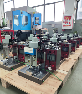 Machine de moulage à chaud compacte pour la production de petites séries de modules électroniques et de protections de capteurs - Product Image 5