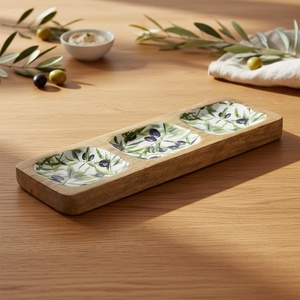 Plateau de service en bois artisanal à quatre compartiments, polyvalent, pour fruits secs, plateau décoratif tendance pour la table - Product Image 4