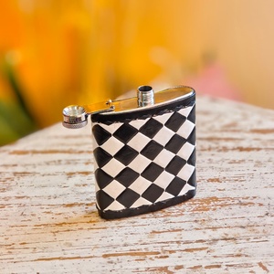 Los frascos de cadera de cuero genuino Venus, de lujo, mini, a cuadros negros, resistentes, portátiles, con clip de bolsillo y ligeros, estaban muy vendidos. - Product Image 4