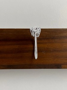 แหวนเพชรทรงหัวใจ 1.5 กะรัต เพาะเลี้ยงในห้องปฏิบัติการ สี E ความสะอาด VVS2 รับรองโดย IGI แหวนหมั้นเพชรเม็ดเดี่ยวสำหรับผู้หญิง เครื่องประดับ - Product Image 4