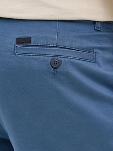 Shorts chino bleus personnalisés OEM, respirants, écologiques, en coton sergé uni pour hommes, longueur genou, pour le golf, été. - Product Image 4