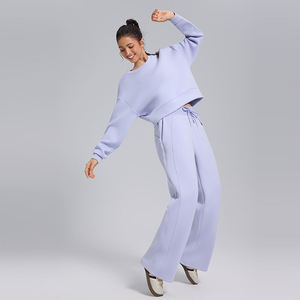 Sudadera de Cuello Redondo Personalizada de Invierno para Mujer, 390 g/m², con Logotipo Impreso, Sudadera de Algodón de Alta Calidad para Mujer - Product Image 3