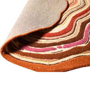 Tapis moderne en laine tufté à la main, motif abstrait, inspiré de tranches d'agate, anneaux concentriques, contour sculpté multicolore - Product Image 3