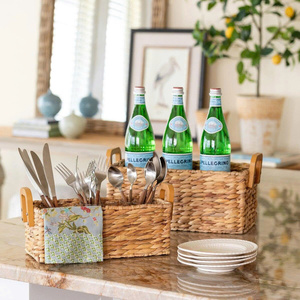 Paniers à fruits rectangulaires avec poignées en bois, un ensemble de deux paniers tissés à la main en jacinthe d'eau, fabriqués au Vietnam. - Product Image 5